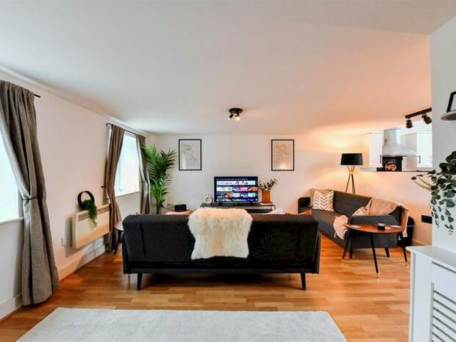 Apartment for rent in St Thomas, Swansea