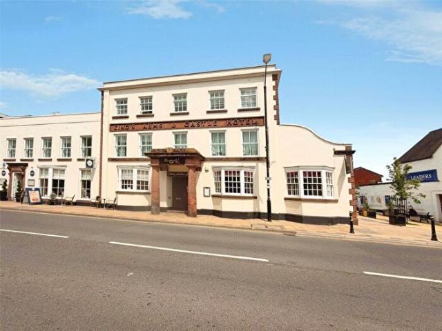 Apartment for rent in Abbey End, Green Close