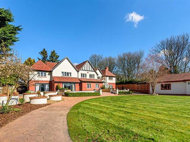 Apartment for rent in Green Lane, Gibbet Hill