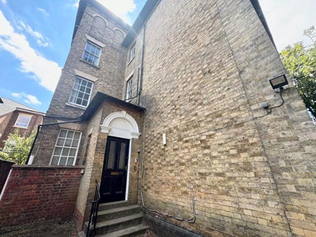 Apartment for rent in Overslade, New Bilton