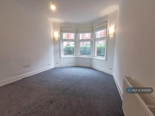 Apartment for rent in Shawmoss, Shawlands