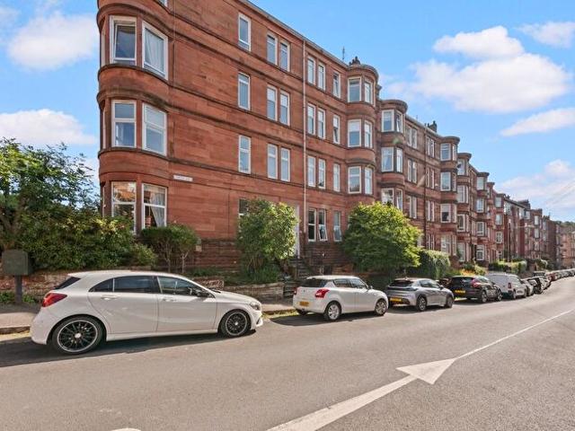 Apartment for rent in Shawmoss, Shawlands