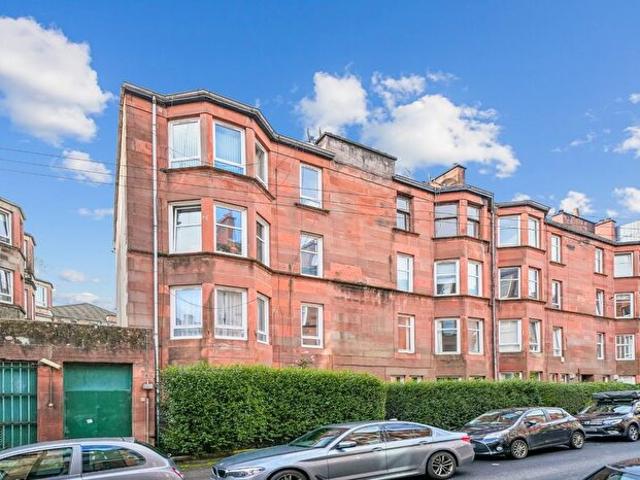 Apartment for rent in Shawmoss, Shawlands