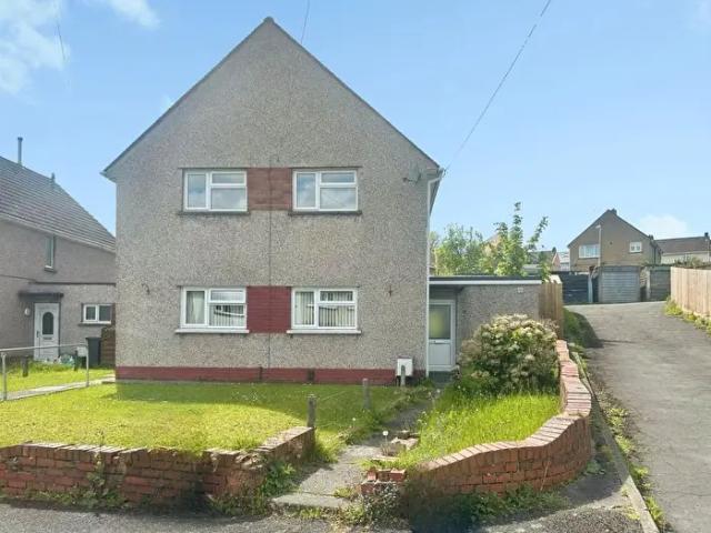 Apartment for rent in Dyffryn Clydach, Neath Abbey
