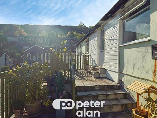 Apartment for rent in Ynyshir, Wales