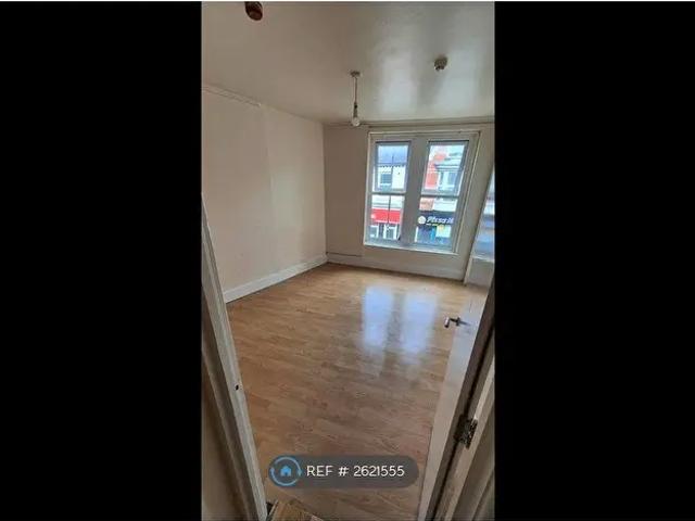 Apartment for rent in Cimla, Neath