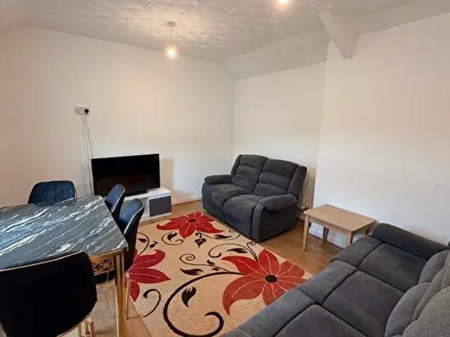 Apartment for rent in Troed-y-rhiw, Troedyrhiw