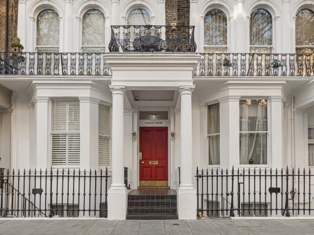 Apartment for rent in Hans Town, Greater London
