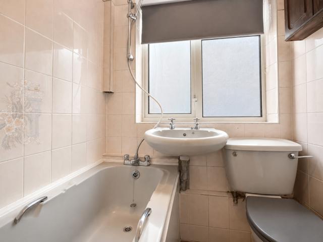 Apartment for rent in London Borough of Croydon, Addiscombe