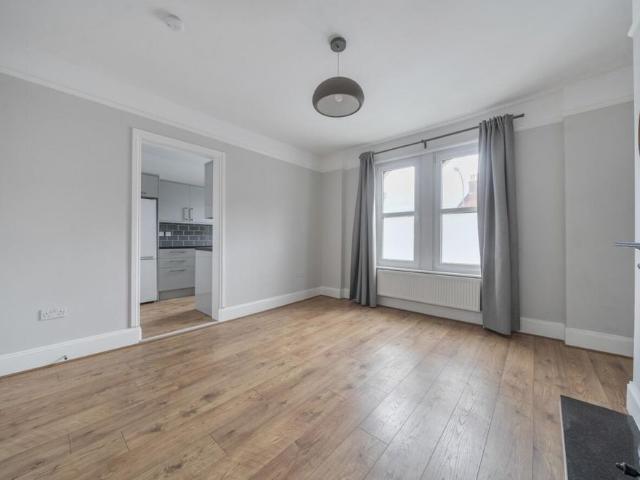 Apartment for rent in Ardleigh Green, Greater London