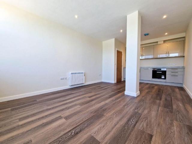 Room for rent in Stroud, School House