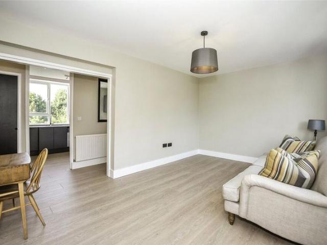 Apartment for rent in Mottingham, Well Hall