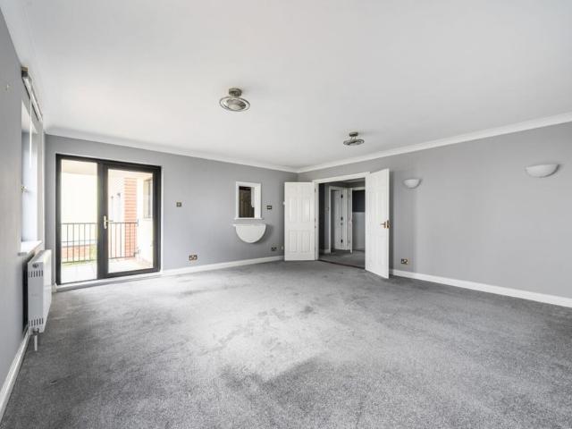 Apartment for rent in Golden Valley, Folkestone