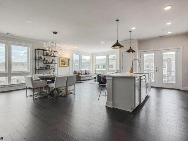 Condo for sale in Florham Park, New Jersey