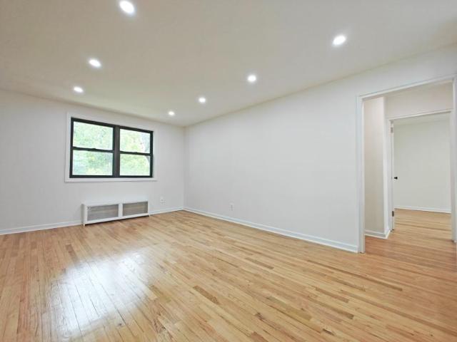 Apartment for sale in Queens, Arverne