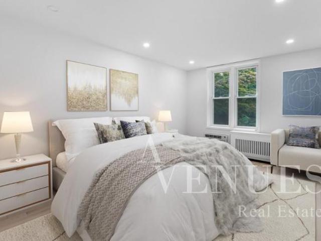 Apartment for sale in Queens, Arverne