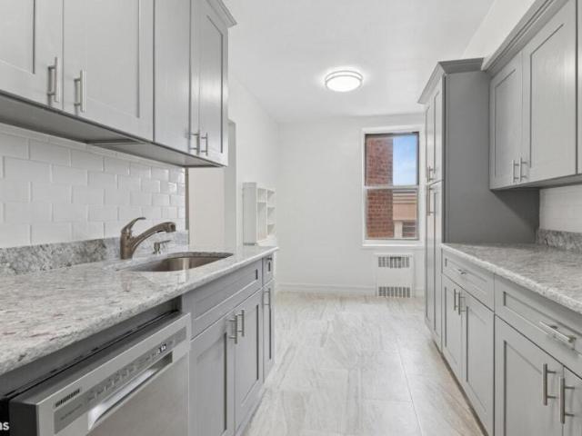 Apartment for sale in Queens, Arverne