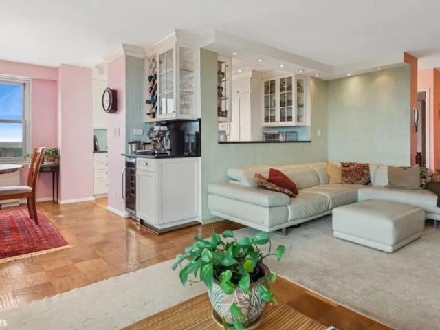 Apartment for sale in Queens, Arverne
