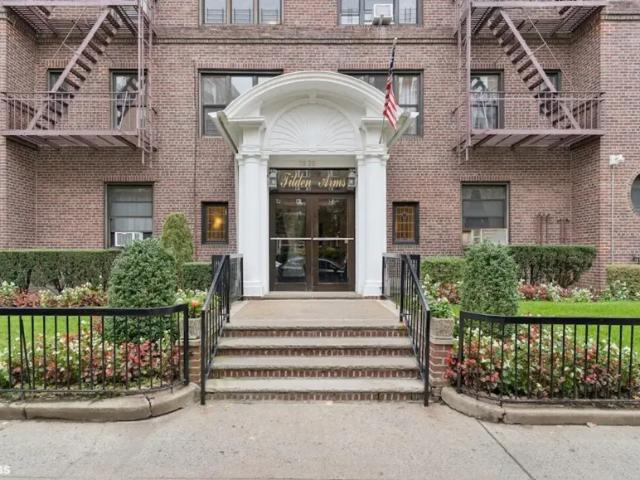 Apartment for sale in Queens, Arverne