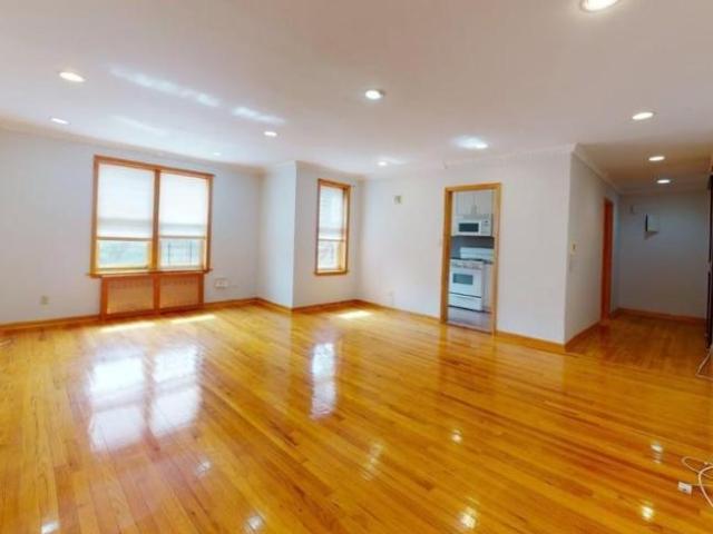 Apartment for sale in Queens, Arverne