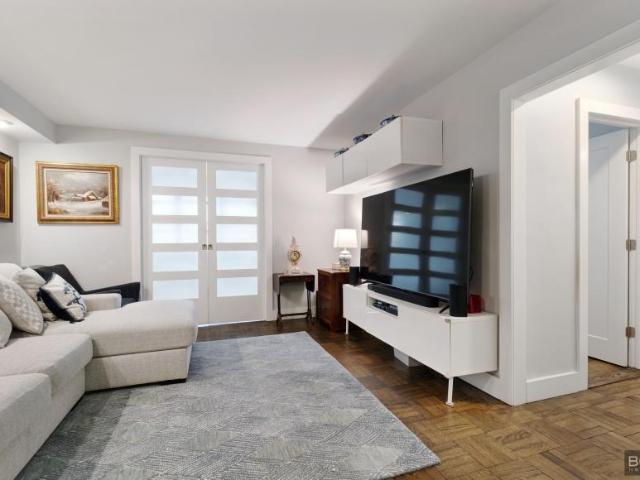 Apartment for sale in Queens, Arverne