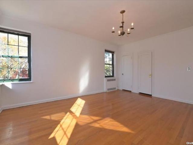 Apartment for sale in Queens, Arverne