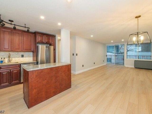 Condo for sale in Fort Lee, New Jersey