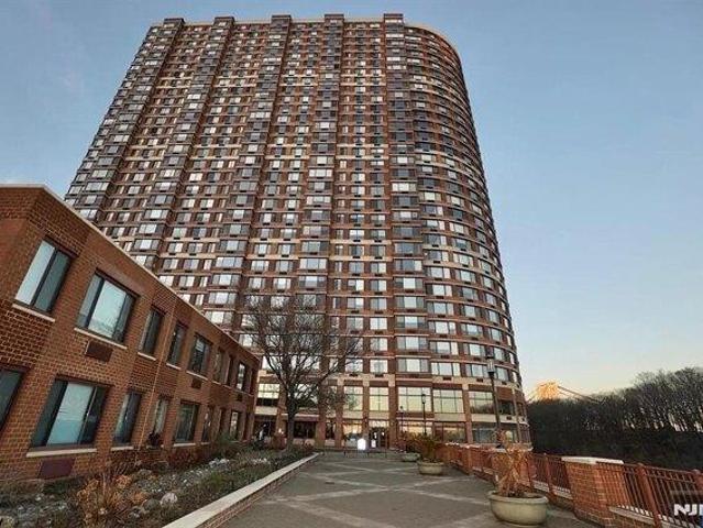 Condo for sale in Fort Lee, New Jersey