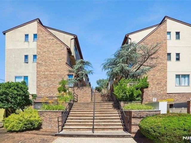 Condo for sale in Fort Lee, New Jersey