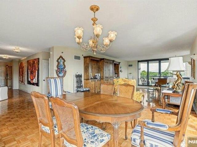 Condo for sale in Fort Lee, New Jersey