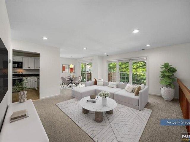 Condo for sale in Fort Lee, New Jersey