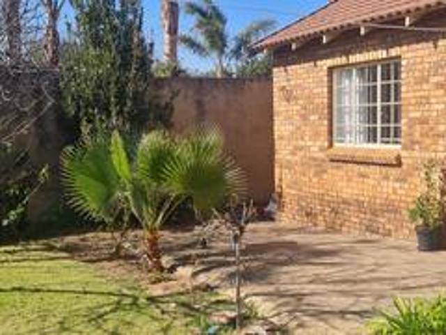 Townhouse for rent in Pretoria East, Pretoria