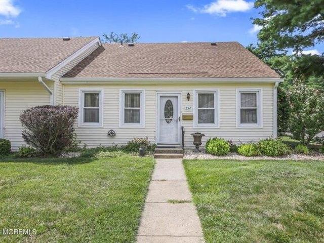 Condo for sale in Adelphia, Howell Township