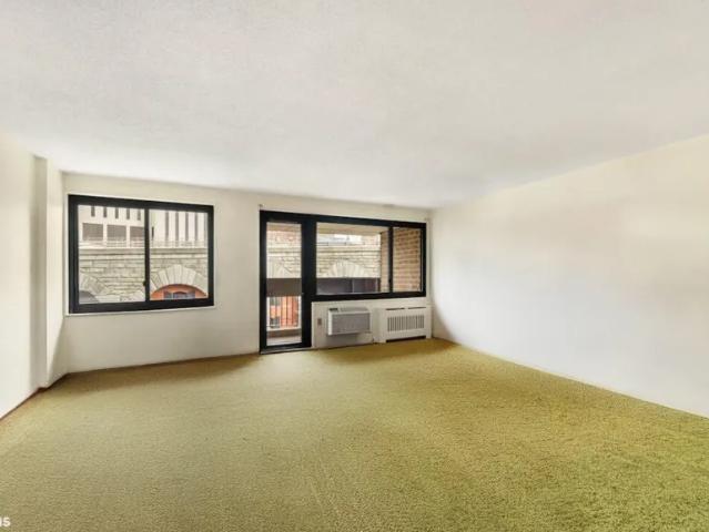 Apartment for sale in Arverne, New York