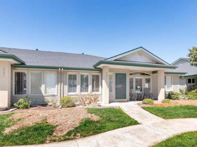 Townhouse for sale in Garden City