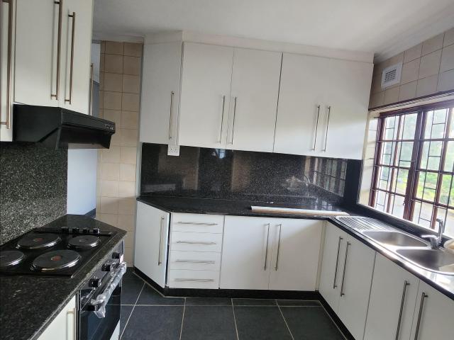 House for rent in Chatsworth