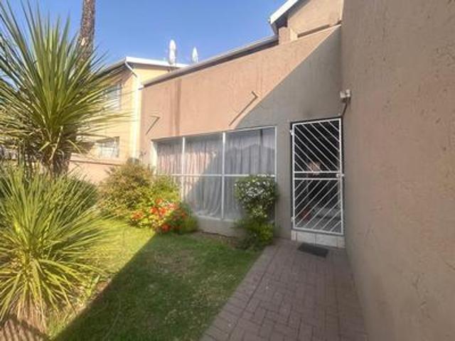 Townhouse for rent in Midrand, Gauteng