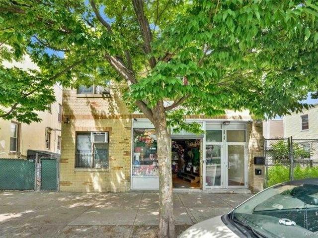 House for sale in Queens, Arverne