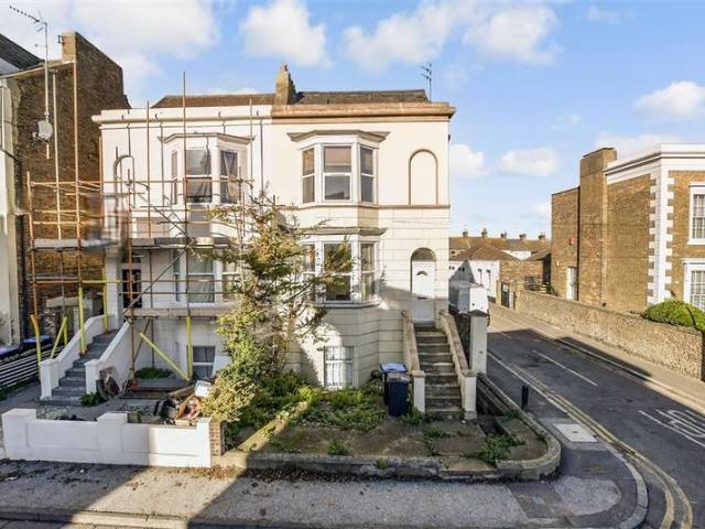 Flat for sale in West Cliff, Acol
