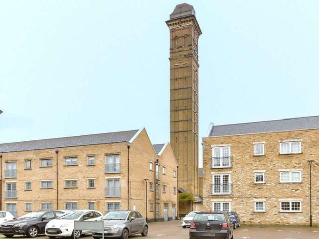 Flat for sale in Sutton-at-Hone and Hawley, Monks Orchard