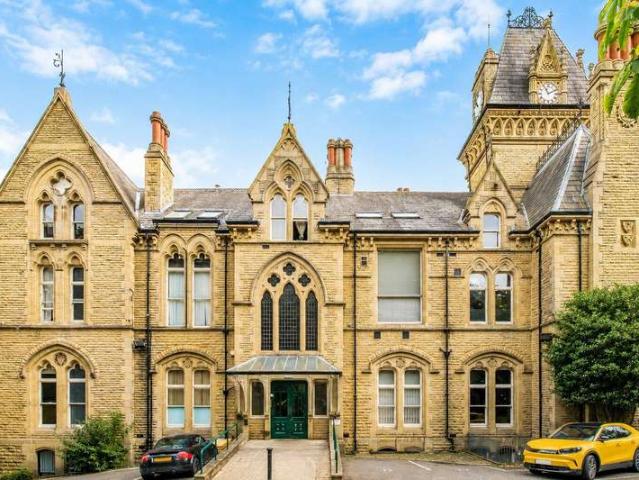Flat for sale in Eightlands, Dewsbury