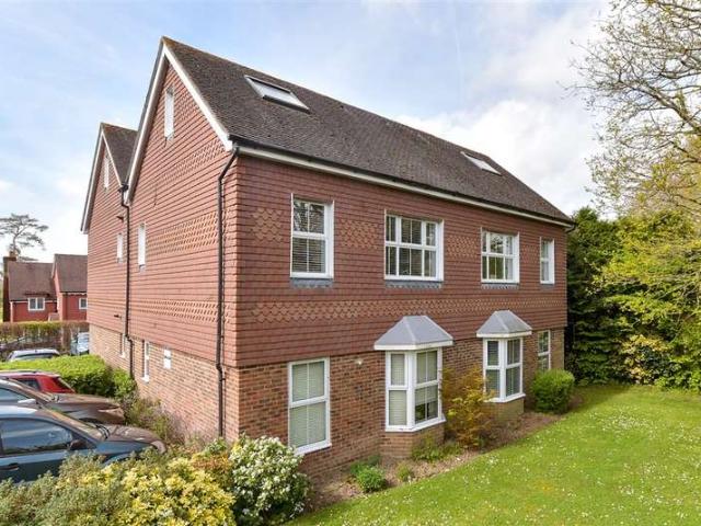Flat for sale in Ashington, Horsham