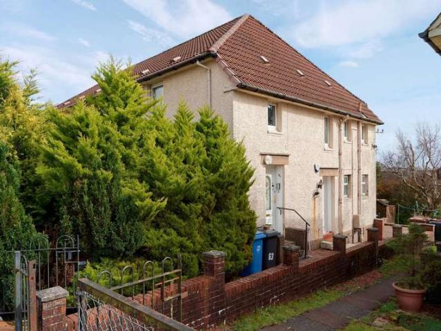Flat for sale in Duntocher, Scotland