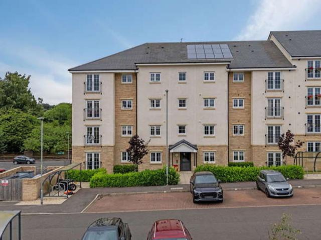 Flat for sale in Carnwadric, Scotland