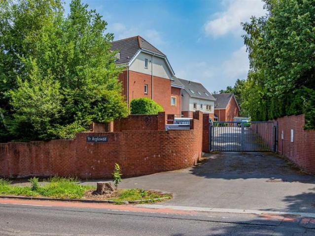Flat for sale in Falcon Lodge, Wales
