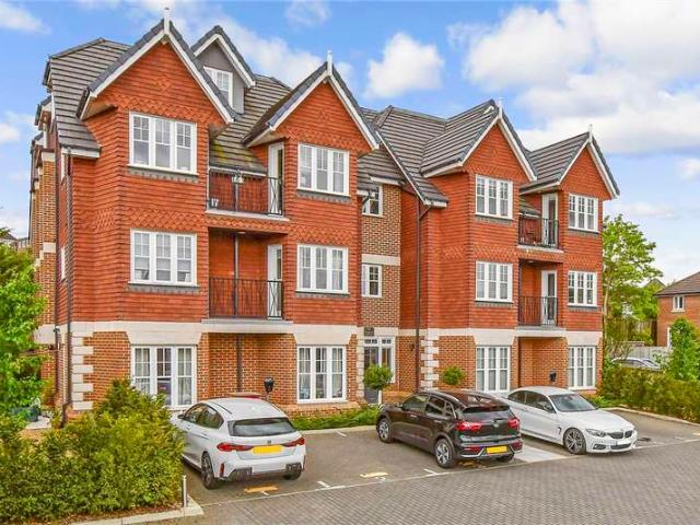 Flat for sale in Brook Street, Bourne Vale