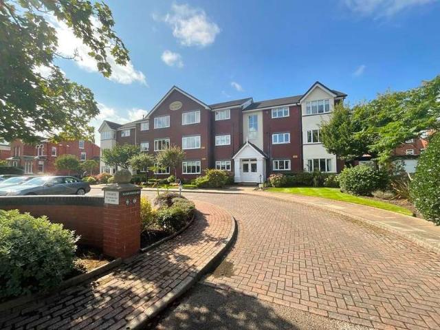 Flat for sale in Southport, Sefton