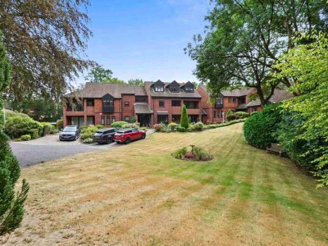 Flat for sale in Amersham, Buckinghamshire