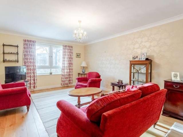 Flat for sale in Barnton, Scotland