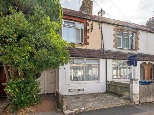 Flat for sale in London Borough of Ealing, Greater London